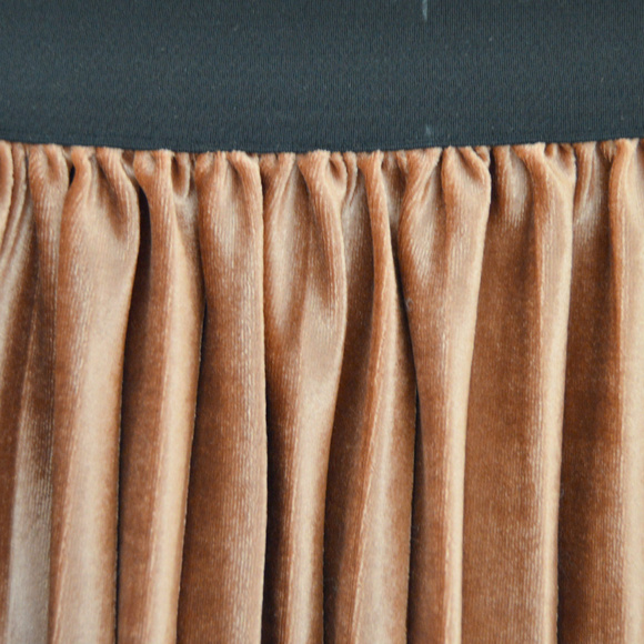 Accordion Gradient Velvet Midi Skirt ONE SIZE - Picture 3 of 3